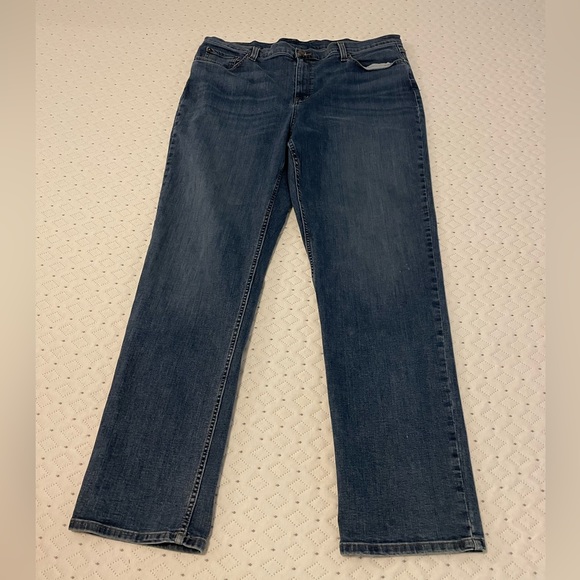 L.L. Bean Straight Leg Medium Wash Denim Jeans Men’s 42”x34” - Picture 5 of 7